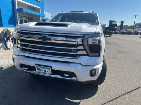 Used 2024 Chevrolet Silverado 3500 High Country w/ High Country Premium Package AWD/4WD image 4