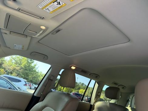 Used 2022 Nissan Armada SL w/ Captain's Chairs Package AWD/4WD image 38