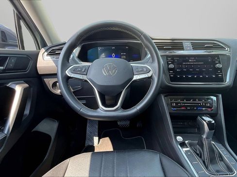 Used 2023 Volkswagen Tiguan SE AWD/4WD image 10
