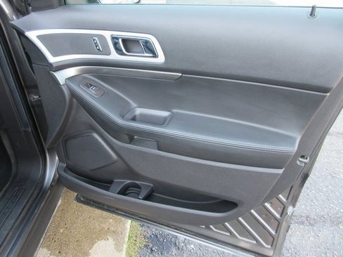 Used 2015 Ford Explorer XLT w/ Equipment Group 202A image 26