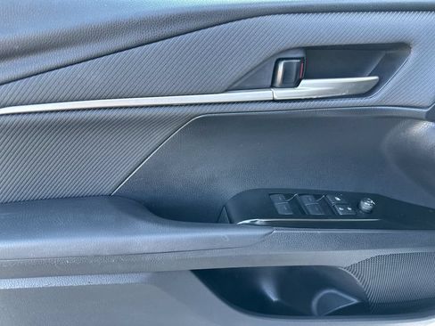 Used 2025 Toyota Camry SE FWD image 10