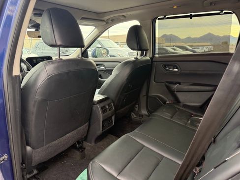 Used 2023 Nissan Rogue SL w/ SL Premium Package image 11