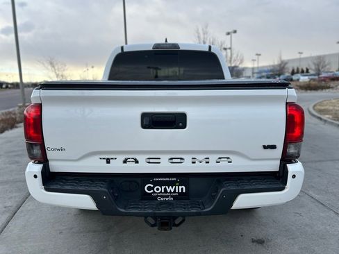 Used 2017 Toyota Tacoma TRD Off-Road image 5