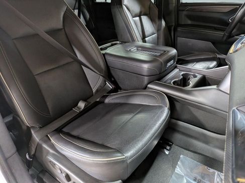 Used 2023 Chevrolet Suburban Premier AWD/4WD image 31