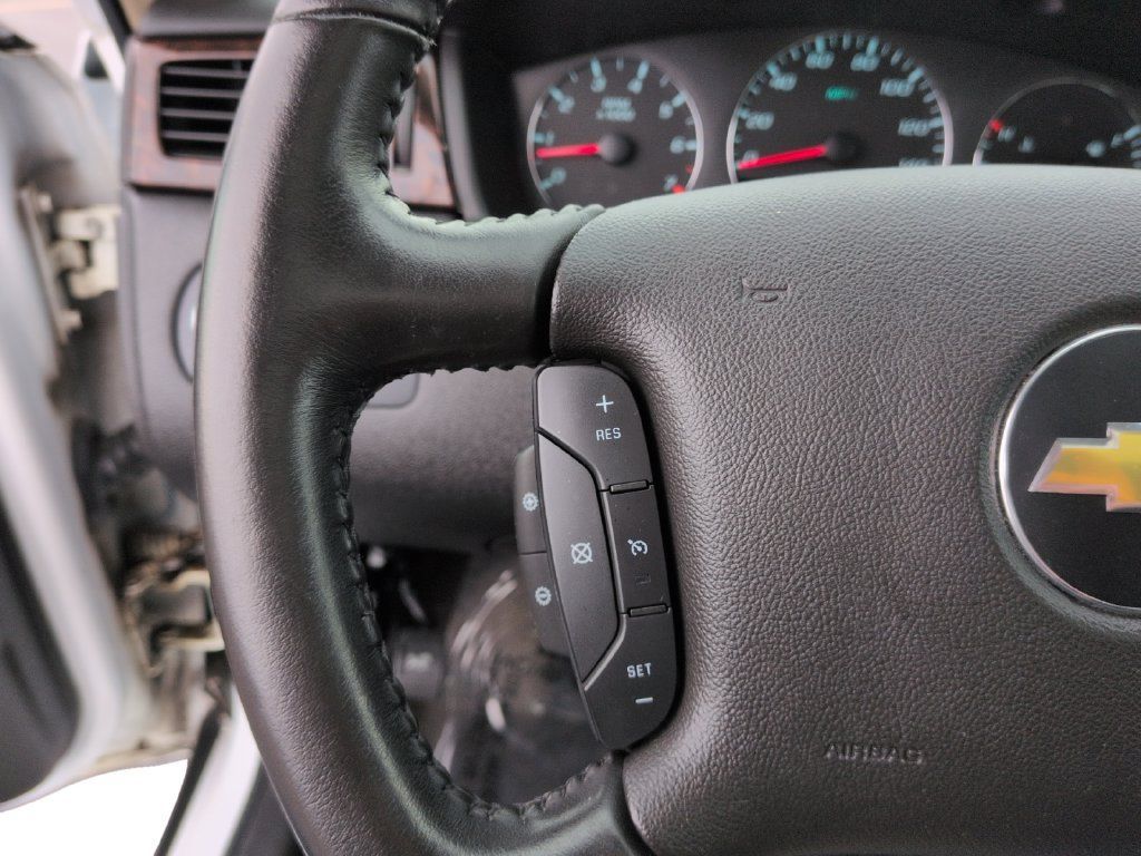 Used 2012 Chevrolet Impala LTZ FWD image 18