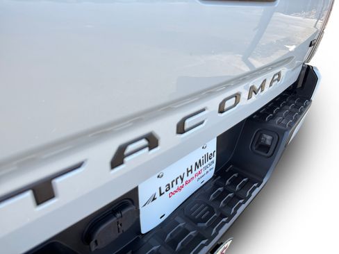 Used 2021 Toyota Tacoma Limited w/ Nightshade Package AWD/4WD image 31