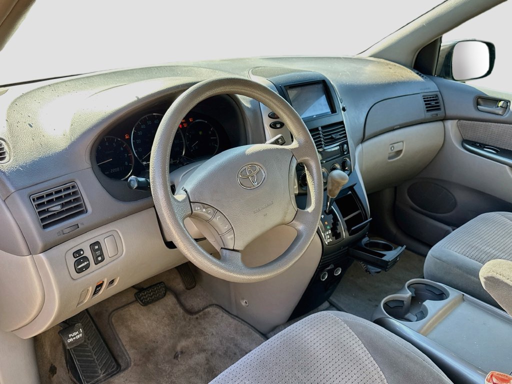 Used 2006 Toyota Sienna LE w/ LE Pkg 3 FWD image 26
