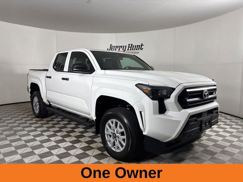 Used 2024 Toyota Tacoma SR w/ SR Upgrade Package AWD/4WD image 4