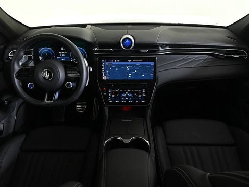 Used 2025 Maserati Grecale Modena image 9