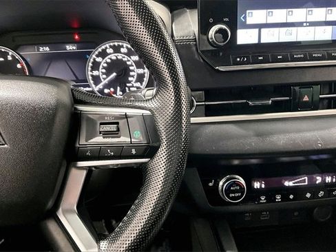 Used 2022 Mitsubishi Outlander SE image 12