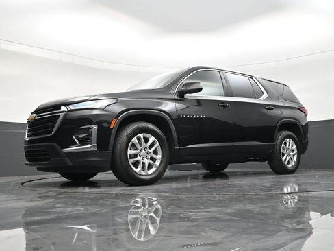 Used 2023 Chevrolet Traverse LS FWD image 21