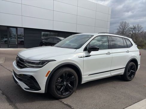 Used 2023 Volkswagen Tiguan SE R-Line image 5