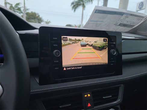 New 2026 Volkswagen Taos SE image 11