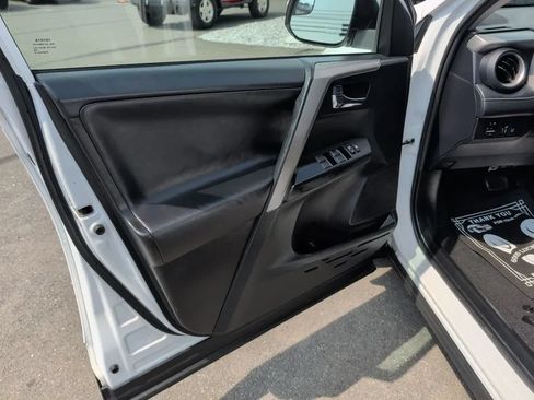 Used 2017 Toyota RAV4 XLE w/ Carpet Mat Package AWD/4WD image 26