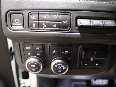 Used 2024 GMC Yukon Denali Ultimate AWD/4WD image 40