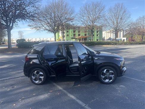 Used 2022 Hyundai Venue SEL w/ Cargo Package image 10