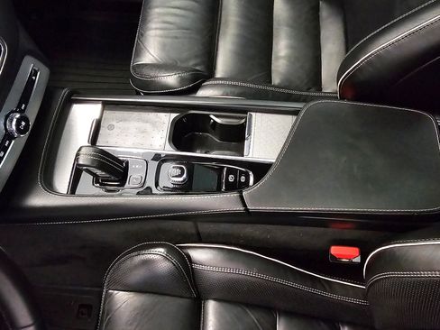 Certified 2022 Volvo XC90 T8 R-Design w/ Advanced Package image 24