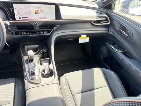 New 2026 Toyota Crown Platinum image 5