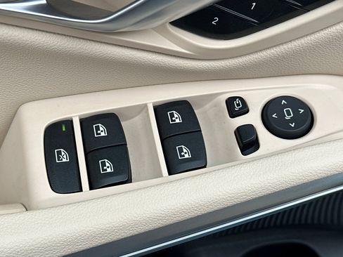 Used 2025 BMW 330i Sedan w/ Premium Package image 13