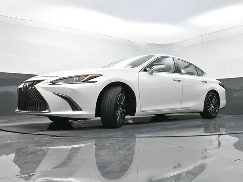 Used 2020 Lexus ES 350 Luxury w/ Accessory Package 2 image 30