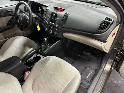 Used 2011 Kia Forte EX image 22