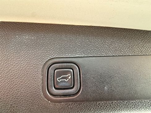Used 2011 GMC Yukon Denali AWD/4WD image 36