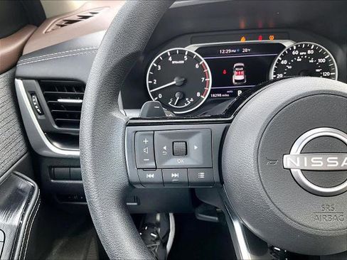 Certified 2023 Nissan Rogue SV image 22