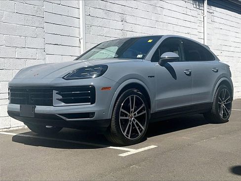Certified 2025 Porsche Cayenne E-Hybrid Coupe AWD/4WD image 1