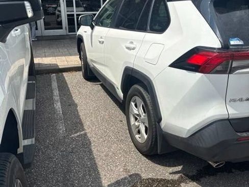 Used 2019 Toyota RAV4 XLE w/ Carpet Mat Package AWD/4WD image 15
