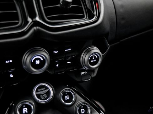 Used 2019 Aston Martin V8 Vantage Coupe image 68