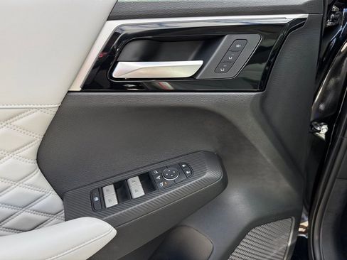 New 2025 Mitsubishi Outlander SEL image 35