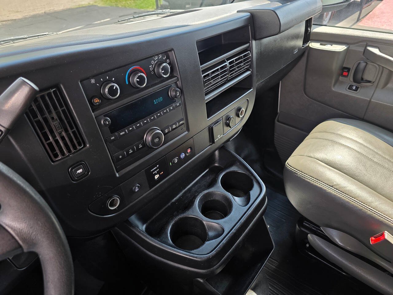 Used 2019 Chevrolet Express 3500 LS RWD image 17