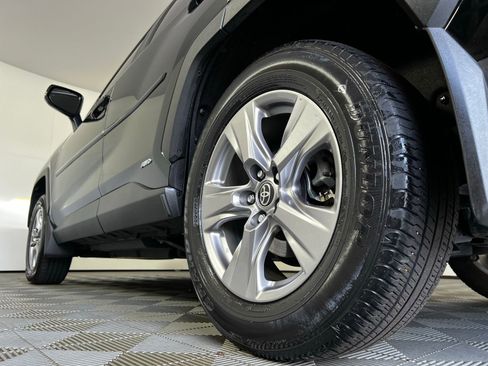 Used 2022 Toyota RAV4 XLE w/ Convenience Package AWD/4WD image 26