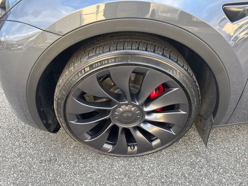 Used 2023 Tesla Model Y Performance image 5