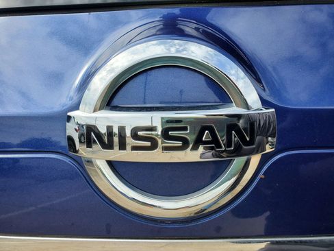 Used 2017 Nissan Rogue SV w/ SV Premium Package AWD/4WD image 12