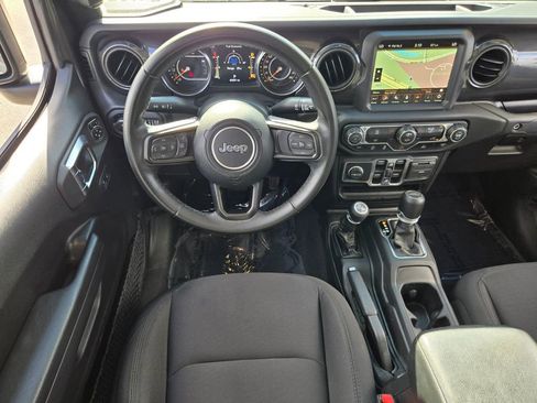 Used 2022 Jeep Gladiator Sport image 12