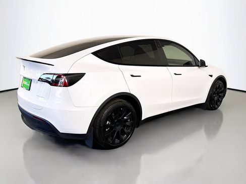 Used 2023 Tesla Model Y Long Range image 10