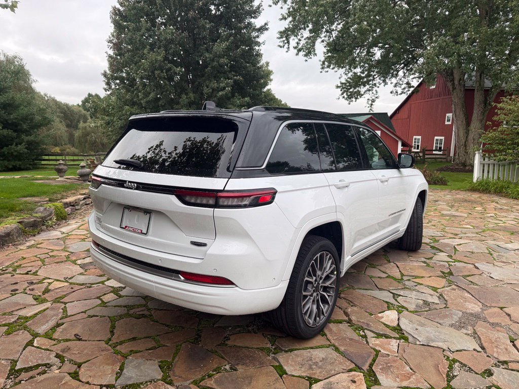 New 2027 Jeep Grand Cherokee Summit AWD/4WD image 4