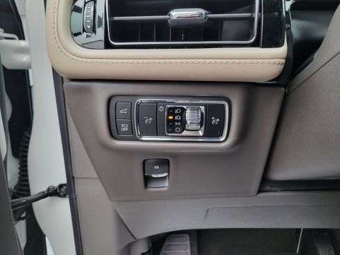 Certified 2023 Lincoln Nautilus Reserve w/ Equipment Group 201A image 19