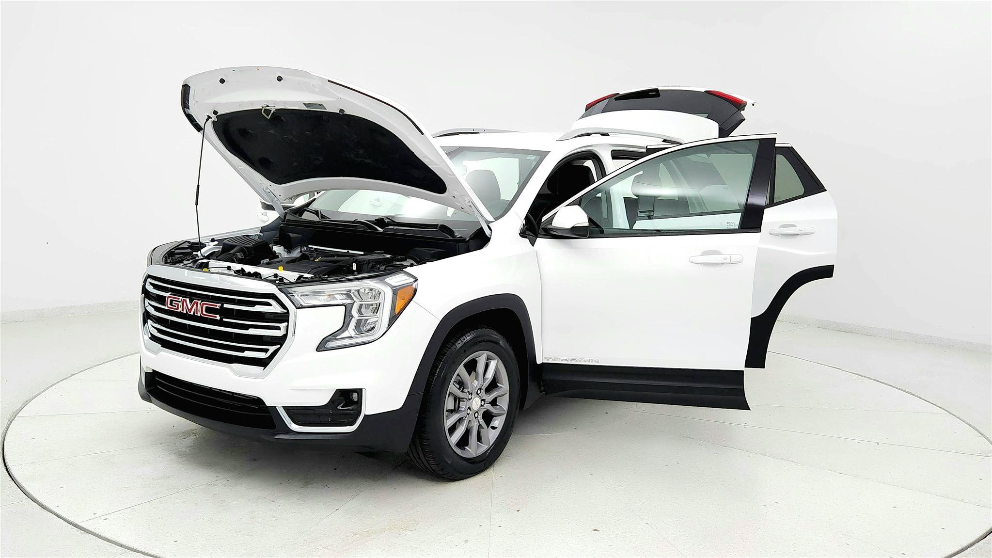 Used 2024 GMC Terrain SLT AWD/4WD image 9