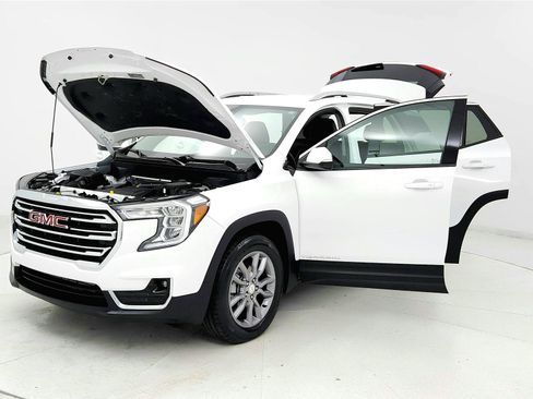 Used 2024 GMC Terrain SLT AWD/4WD image 9