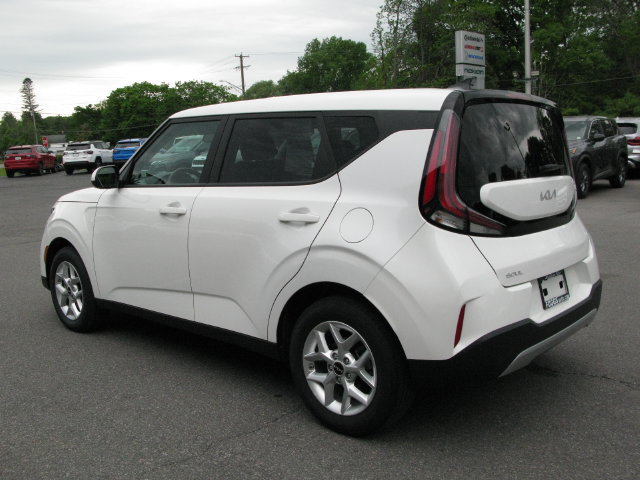 Used 2025 Kia Soul LX w/ LX Technology Package FWD image 8