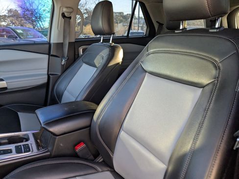 Used 2022 Ford Explorer XLT w/ Equipment Group 202A image 11