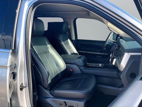Used 2024 Ford Expedition XLT RWD image 7