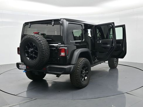 Used 2024 Jeep Wrangler Unlimited image 39