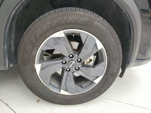 Used 2024 Nissan Rogue SV AWD/4WD image 9