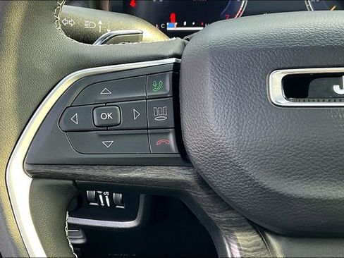 New 2025 Jeep Grand Cherokee Limited w/ Black Appearance Package image 18