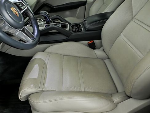 Used 2020 Porsche Cayenne S AWD/4WD image 17