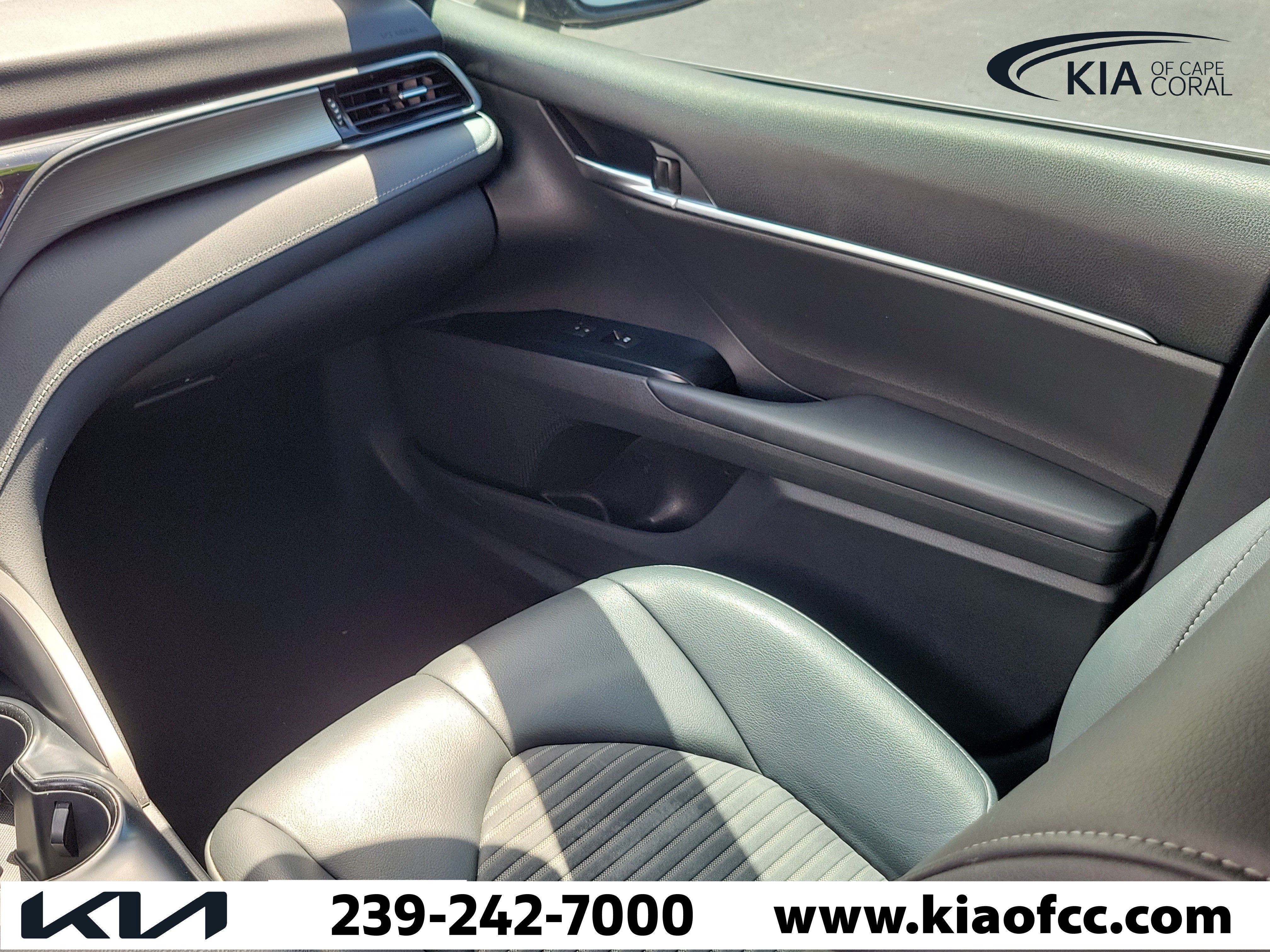 Used 2019 Toyota Camry SE FWD image 19