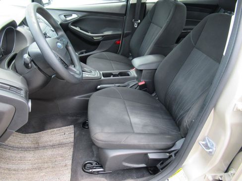 Used 2018 Ford Focus SE FWD image 16